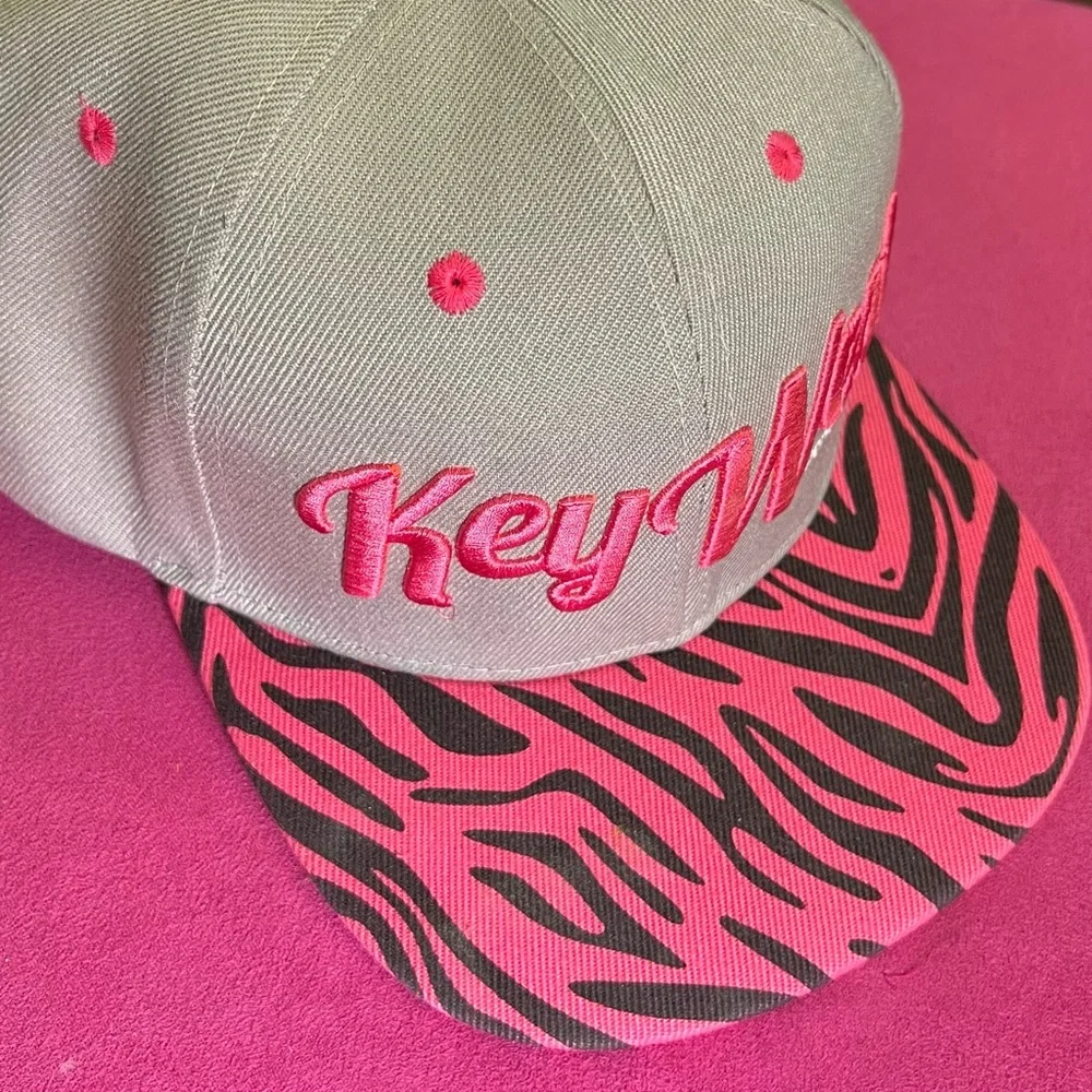 Baseball hat. Pink and gray With animal print - Picture 3 of 4